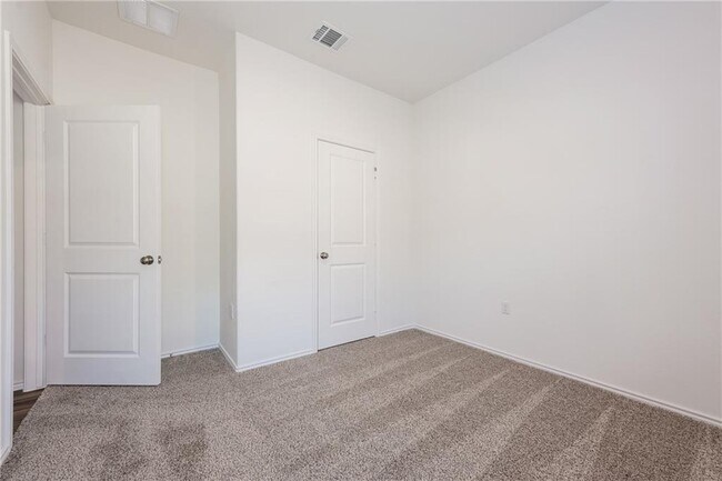 Building Photo - 5920 Eden Dr