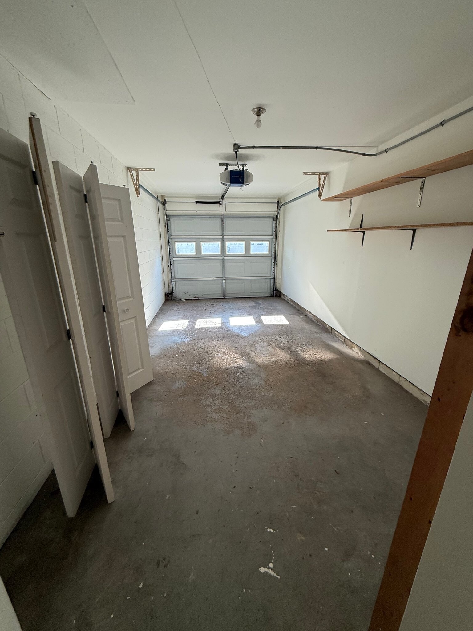 Building Photo - 1301 Lowland Ct