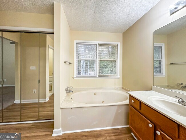 Building Photo - 1577 Linksview Way