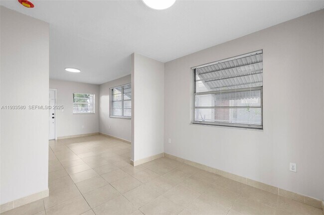 Building Photo - 85 W 24th St