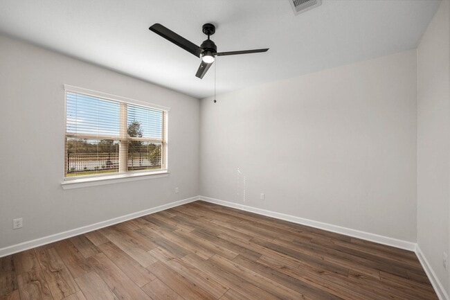 Building Photo - 3008 Myrtle Sunset Dr