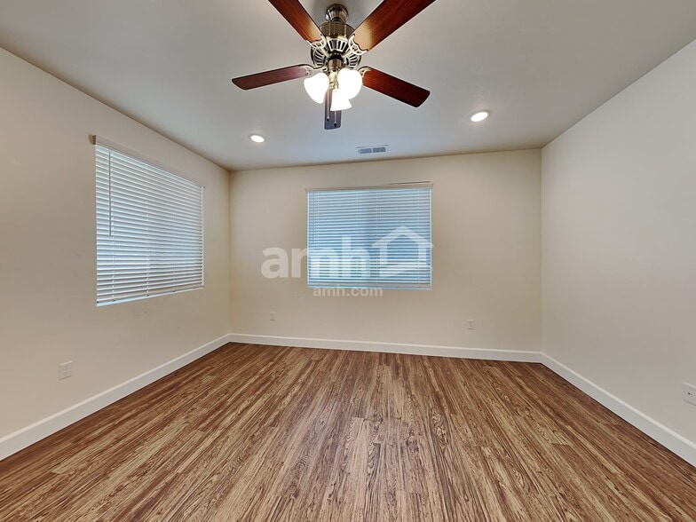 Building Photo - 1854 N Oconner Ave