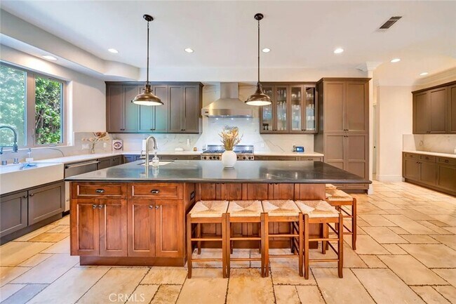 Building Photo - 4822 Valjean Ave