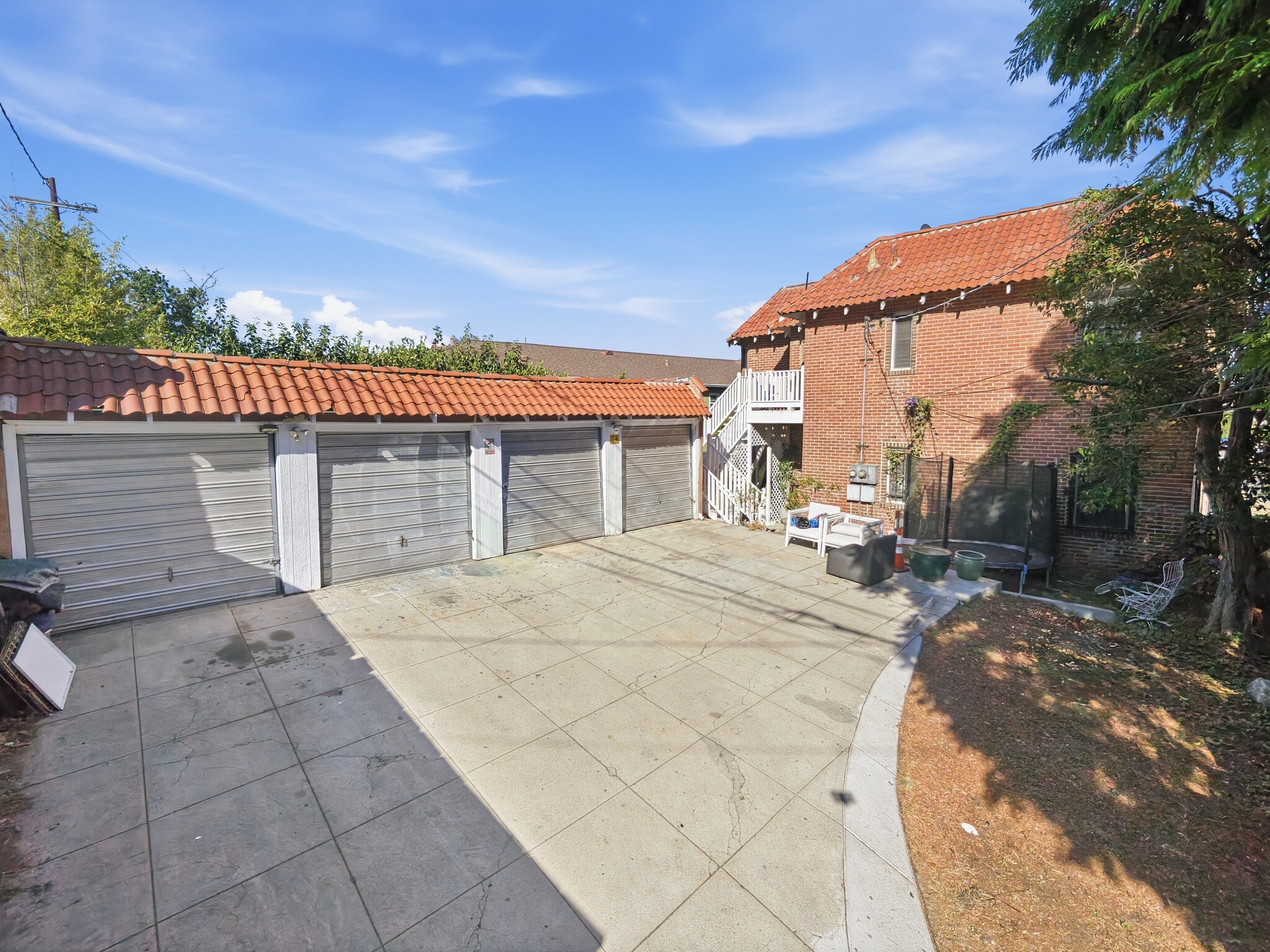 Building Photo - 1097 S Orange Dr