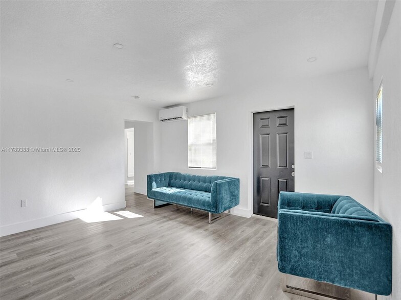 Building Photo - 6147 SW 40th St