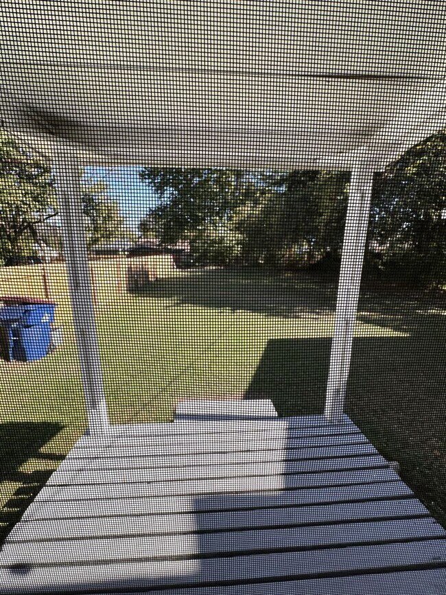 Building Photo - $1500 Move-In-Special