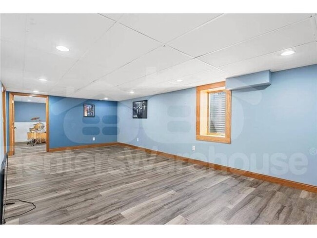 Building Photo - Available 11/1 - very well maintained 4 be...