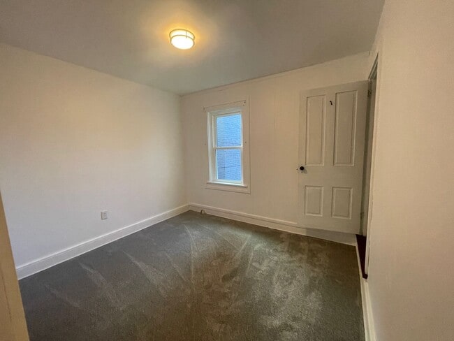 Building Photo - Charming 2 Bedroom Townhome in Prime Lanca...