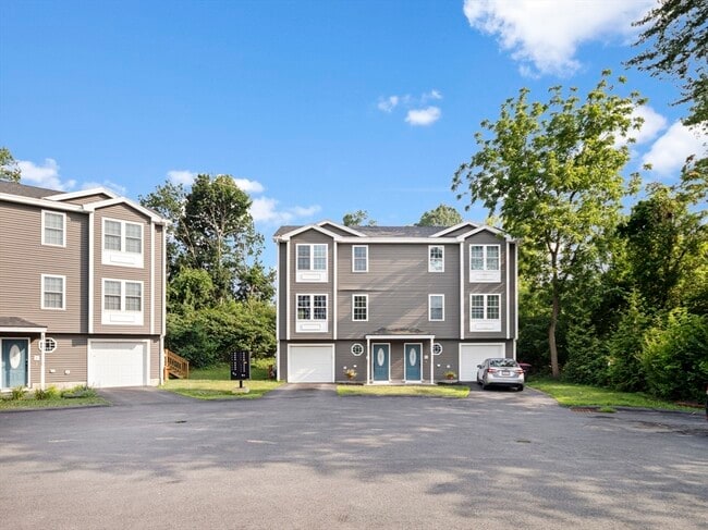Building Photo - 543 Andover St