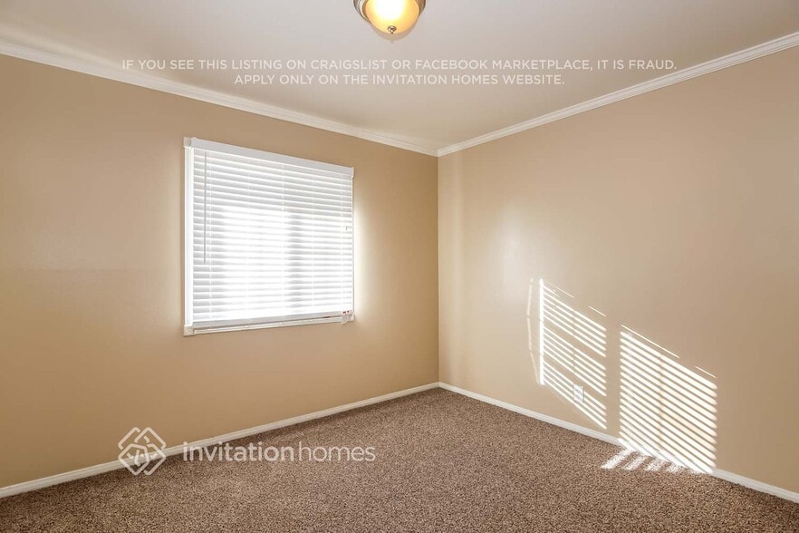 Building Photo - 547 S Yorba St