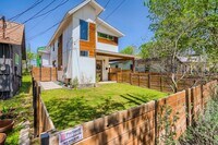 Building Photo - Home for Lease In East Downtown Austin Holly District