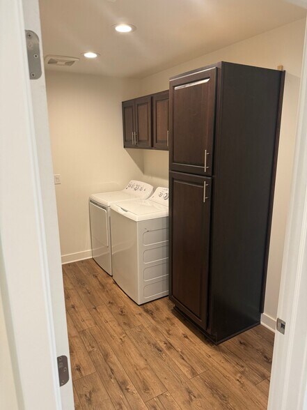 Building Photo - 7547 Marsh Hawk Dr