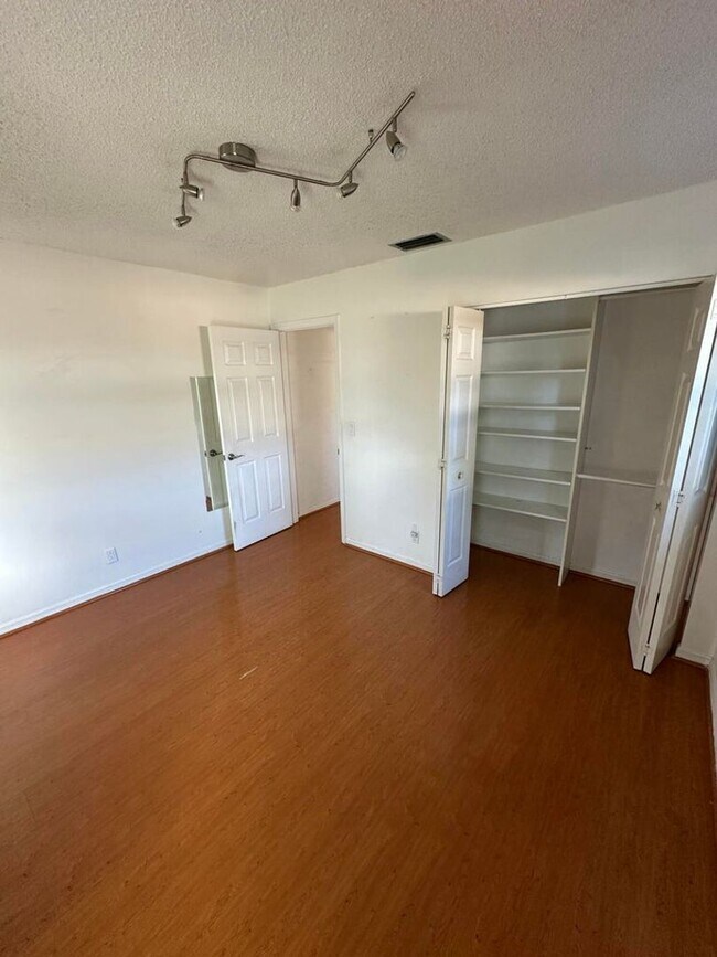 Building Photo - 3291 SW 4th St