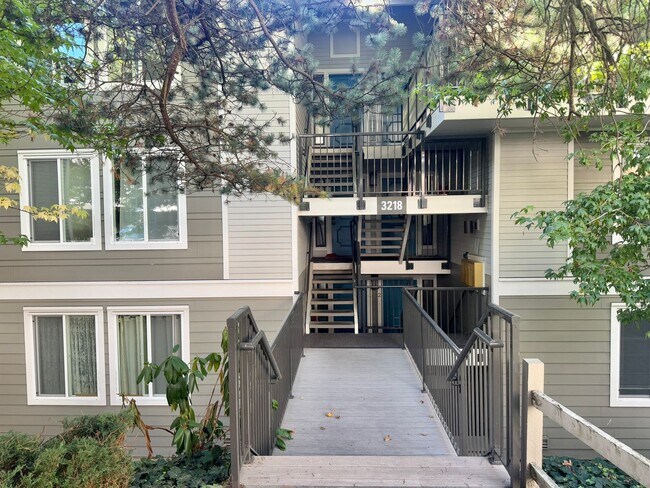 Primary Photo - Woodlake Condo!!!