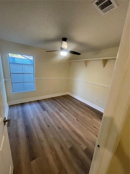 Building Photo - 10813 Venice Cir