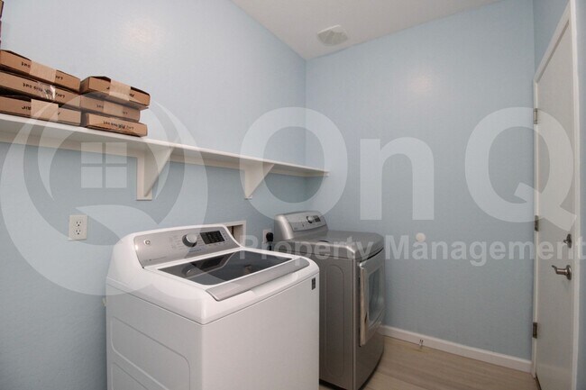 Building Photo - 38032 W Vera Cruz Dr