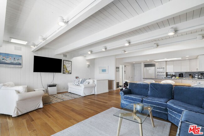 Building Photo - 11928 S Beach Club Way