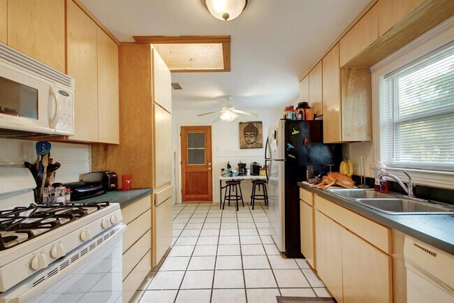 Building Photo - 603 Zennia St
