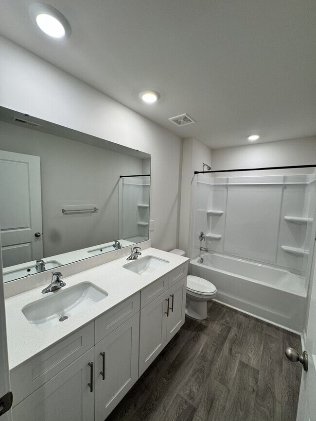 Building Photo - ***** $200 OFF FIRST MONTH RENT *****