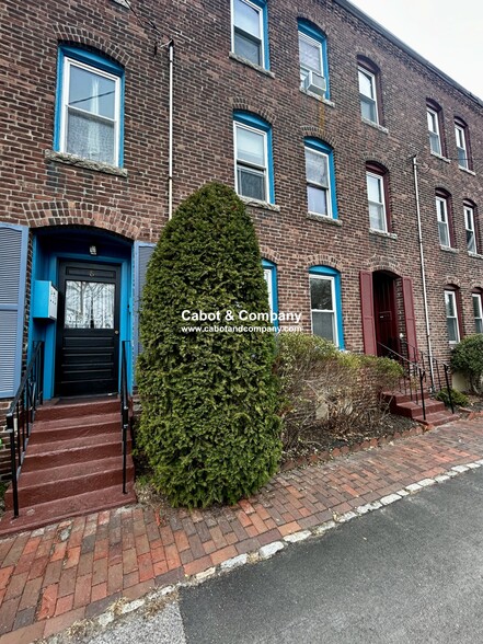 Building Photo - 8 Mead St