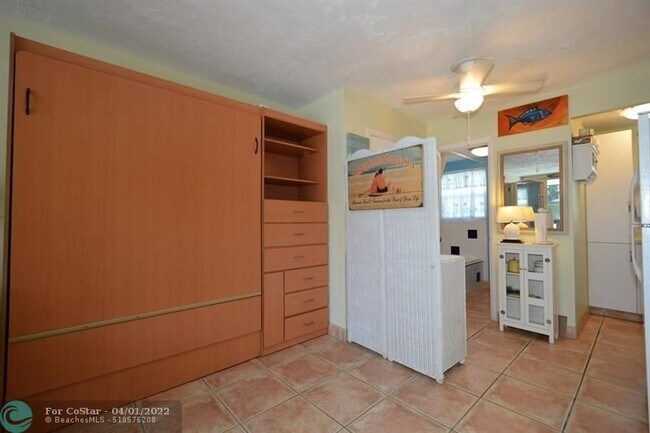 Building Photo - 4228 N Ocean Dr