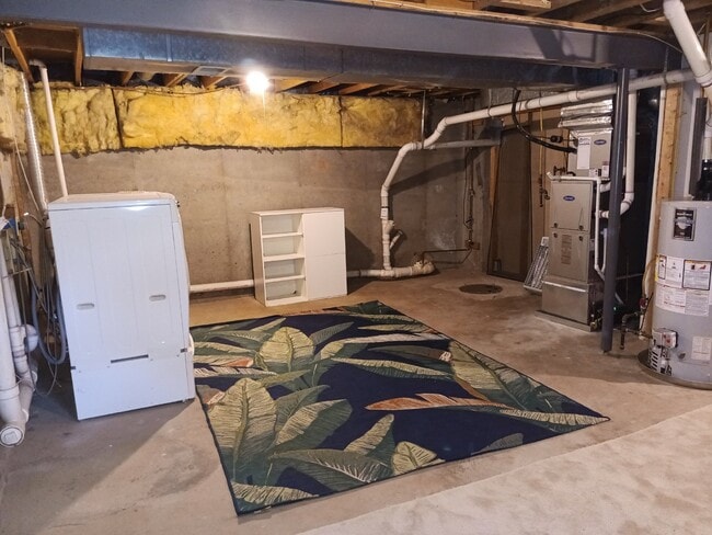 Building Photo - This charming 1,732-square-foot single-family home offers 3 bedrooms and 3 bathrooms, featuring a...