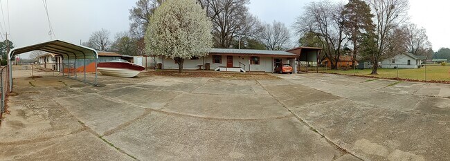Primary Photo - 3 E Avenue B