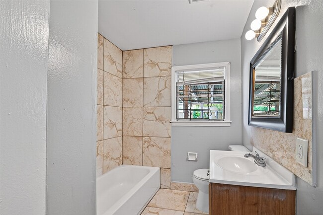 Building Photo - 3918 Tavenor Ln