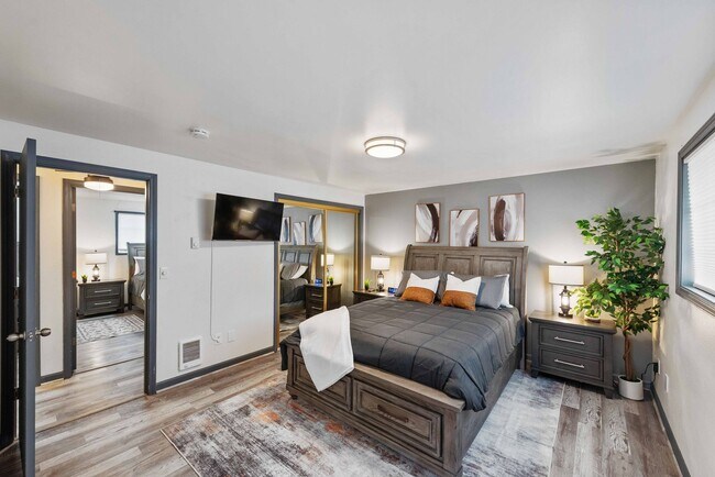 Building Photo - GORGEOUS 3 Bedroom (+BONUS ROOM!) 2 Bath Home with RV/Boat storage near beaches and shopping!