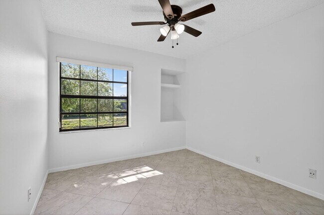 Building Photo - 5475 Verona Dr