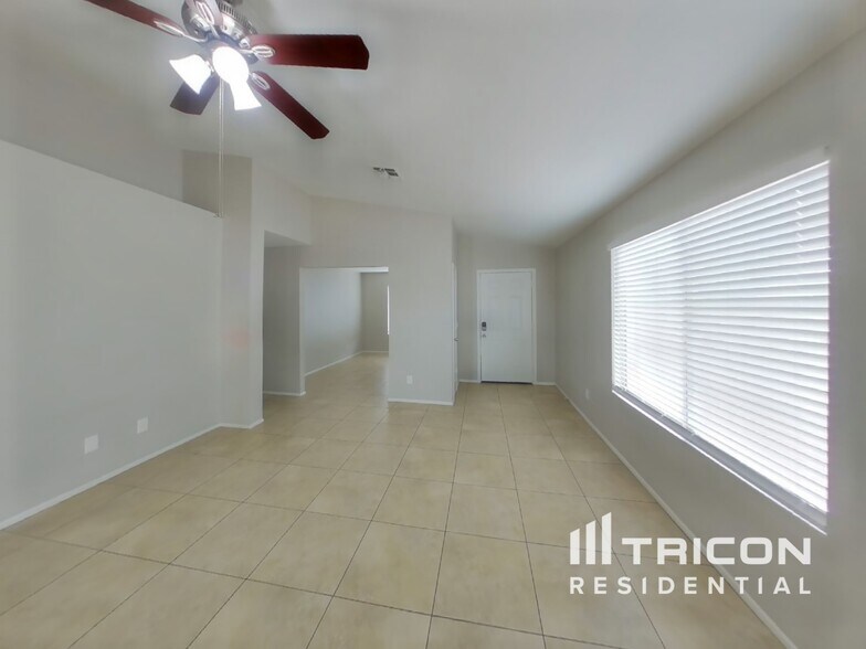 Building Photo - 8334 W Baxter Dr