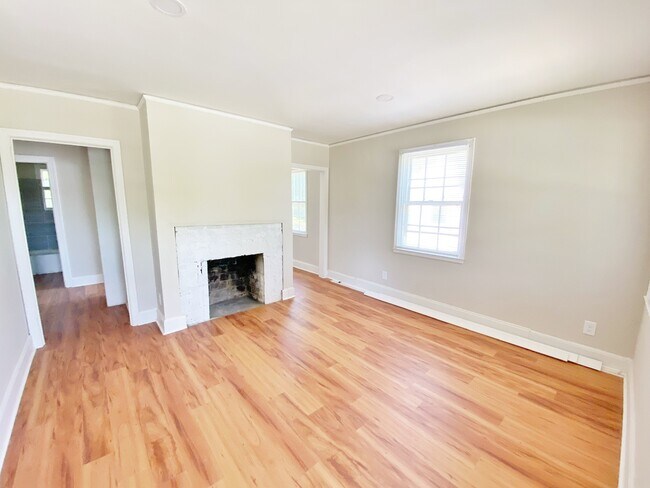 Building Photo - 306 N Ireland St