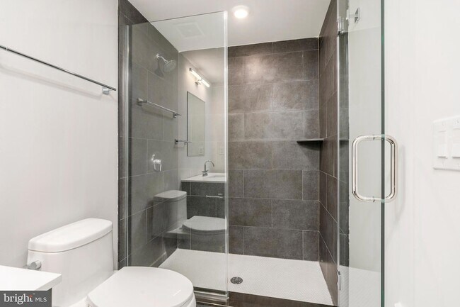 Building Photo - 3449 Scotts Ln