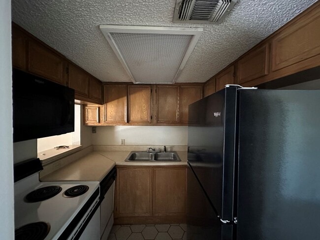 Building Photo - 1/1 Apartment in Hyde Park