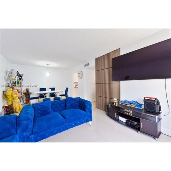 Building Photo - 7419 SW 152nd Ave