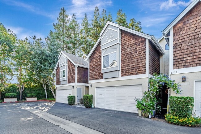 Building Photo - Elegant 3-Bedroom Home with Modern Upgrade...