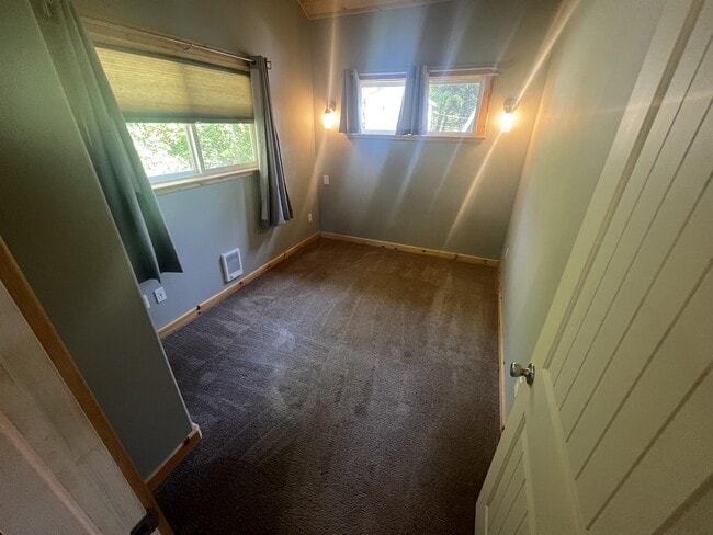 Building Photo - 5010 Lake Bosworth Ln