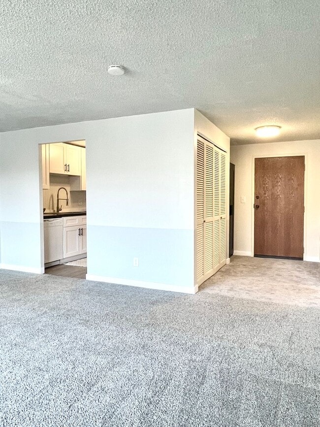 Building Photo - 521 E 5th Ave