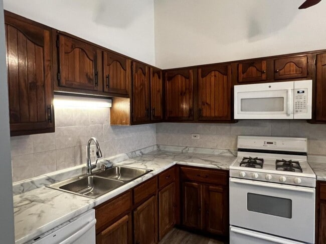 Building Photo - 5623 Santa Barbara Dr