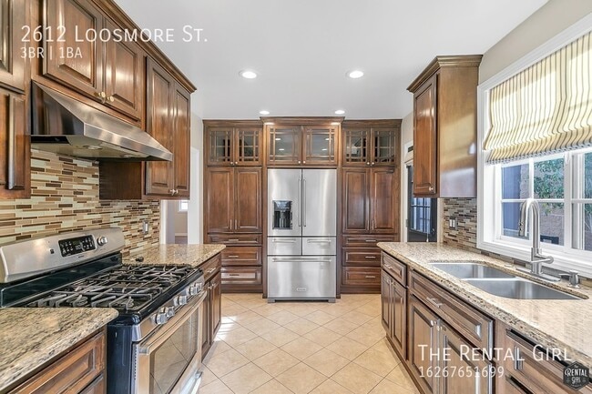 Building Photo - Spacious 3 Bedroom Single Family Home | Fu...