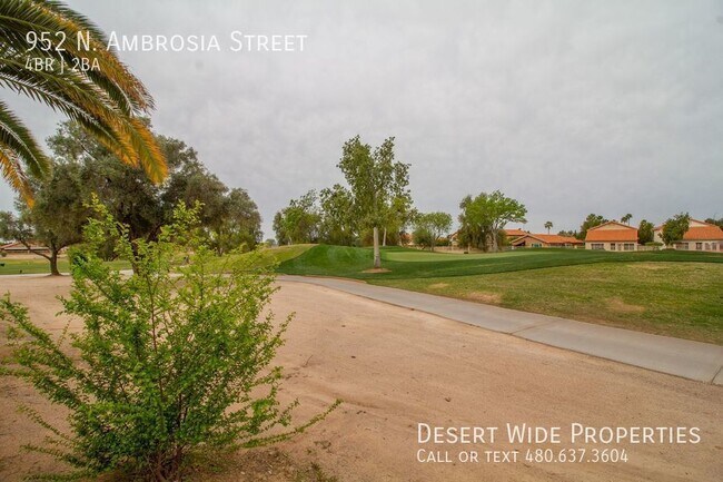 Building Photo - Beautiful 4 Bedroom, 2 Bath on the Golf Co...