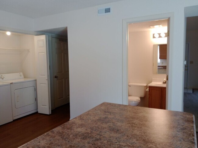 Building Photo - 210-210 Nikki Way