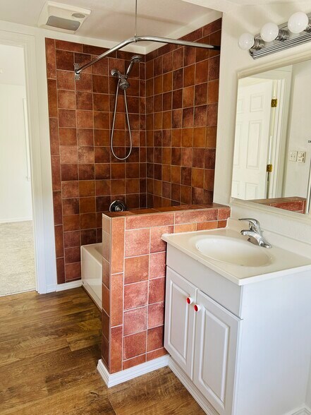 Bathroom - 3813 37th Ave S