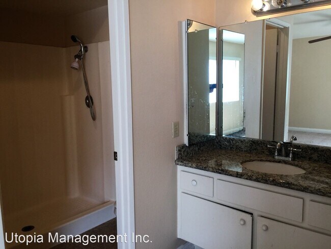 Building Photo - 4 br, 2.5 bath House - 7965 Hillandale Drive