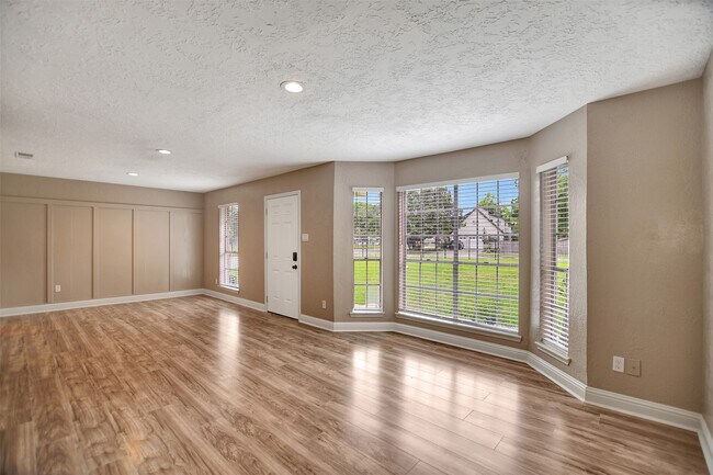 Building Photo - 3826 Willow Springs Ln