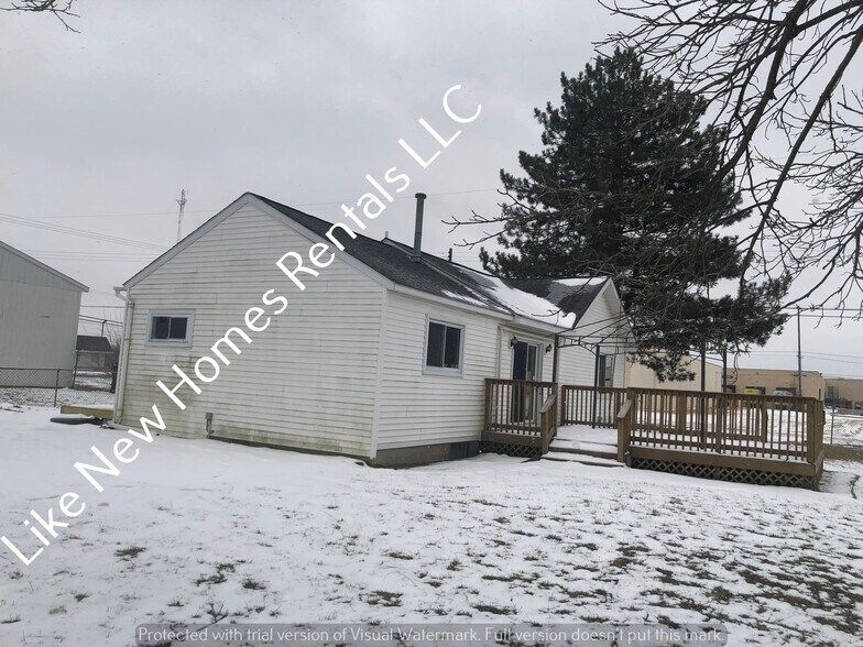 Building Photo - 3273 Berent St