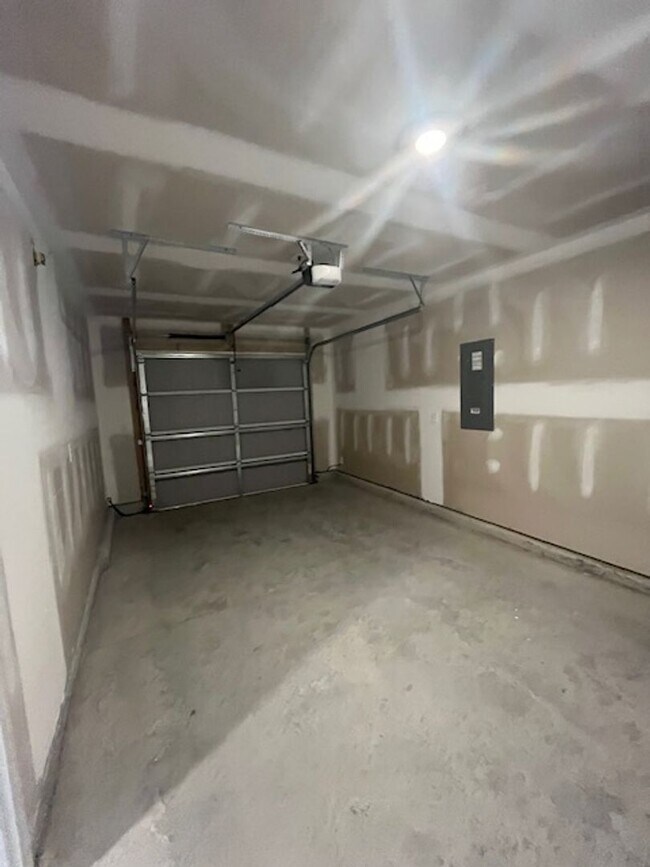 Building Photo - Cozy New-Build in Leland!