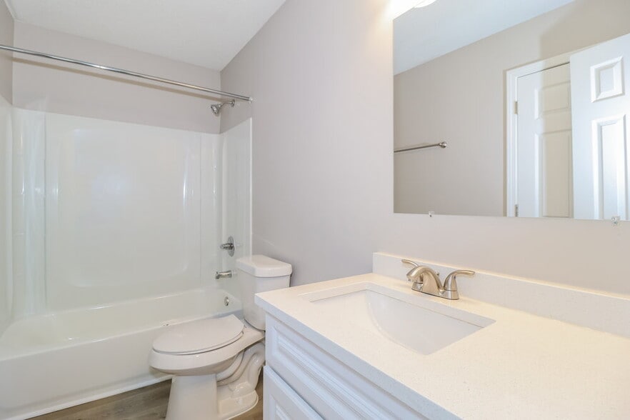 Building Photo - 607 E Ashley Glen Cir