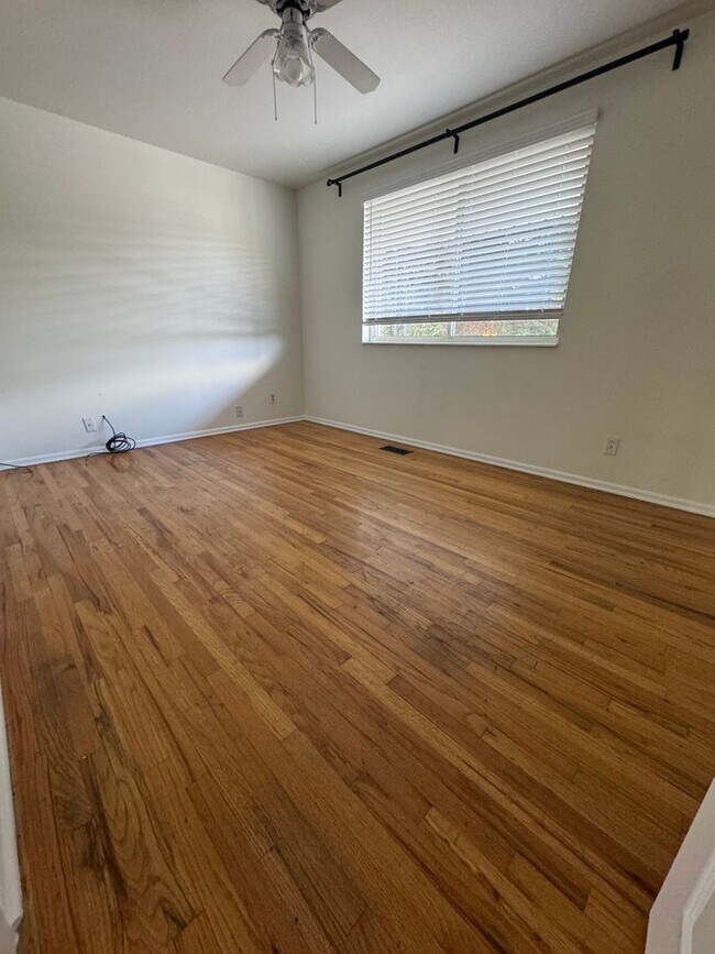 Building Photo - Beautiful home for rent in Murray!