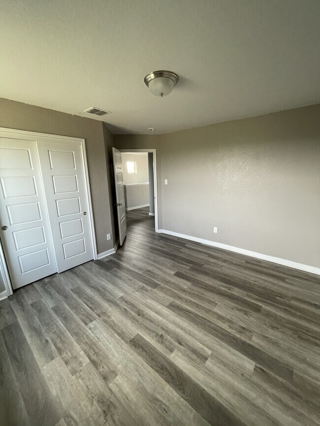 Building Photo - 15306 Comanche Grv